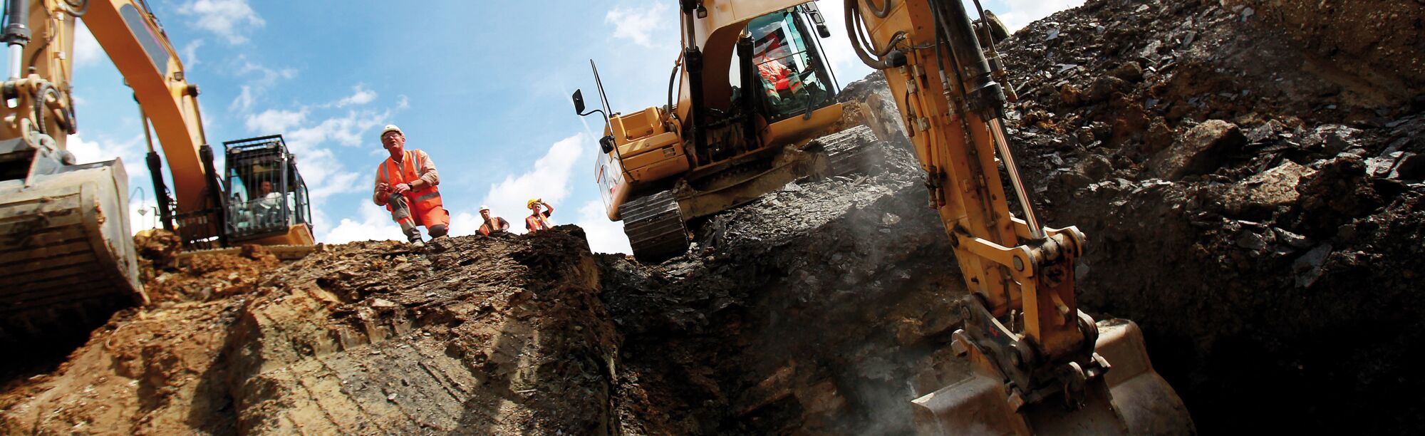 Zusammenstellung relevanter Gesetze und Regelwerke Großbaustelle mit Baumaschinen